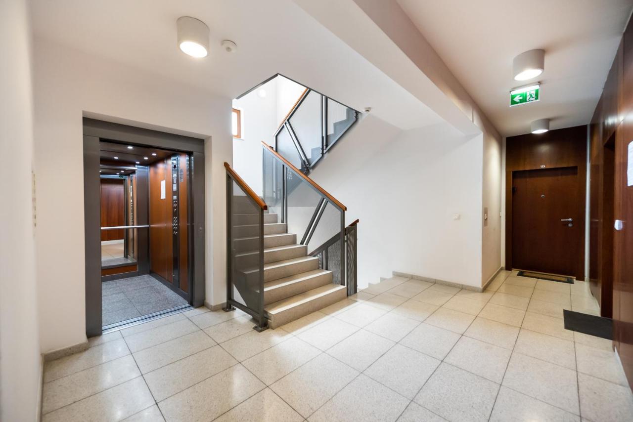 Wola Prime 2-Bedroom Apartment Варшава Экстерьер фото