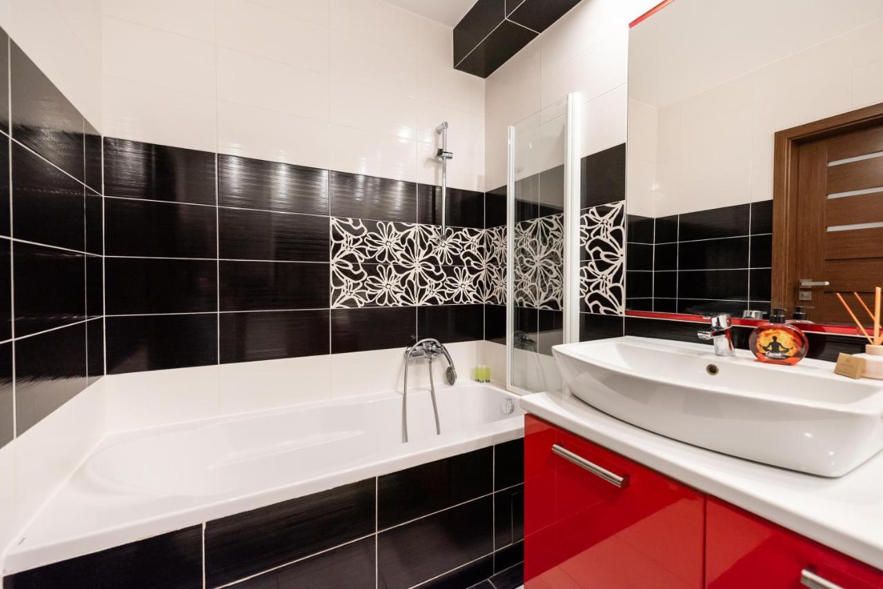 Wola Prime 2-Bedroom Apartment Варшава Экстерьер фото